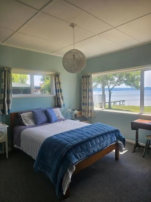 Blue Cottage, On The Lake 로토루아 펜션