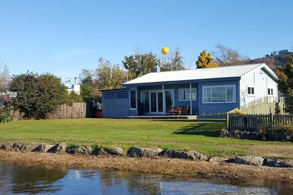 Blue Cottage, On The Lake 로토루아 펜션