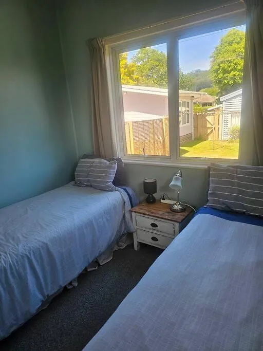 Blue Cottage, On The Lake Rotorua Holiday home
